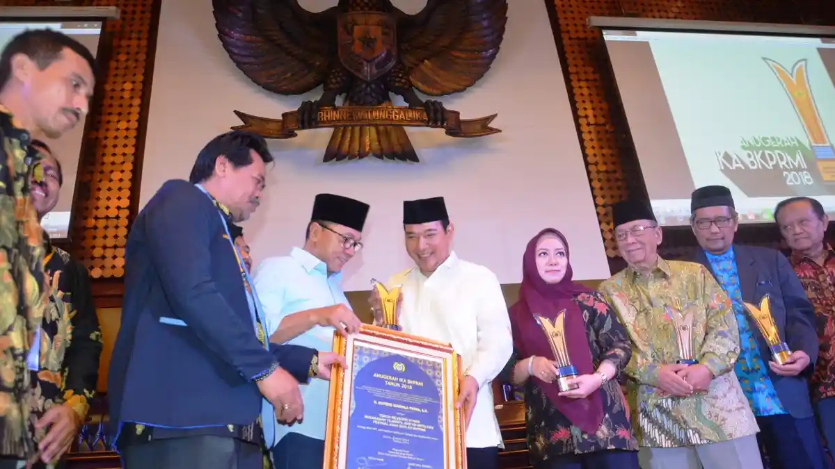 Tommy Soeharto dan KH Amidhan Raih Anugerah IKA BKPRMI