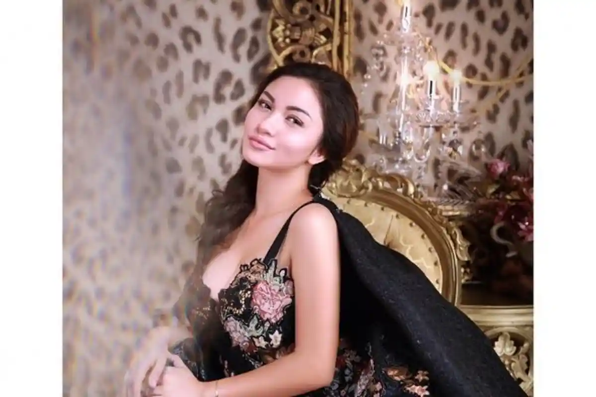 Ariel Tatum Diginiin Tukang Bangunan Saat Berada di Lokasi Pemotretan, Malah Ketagihan?