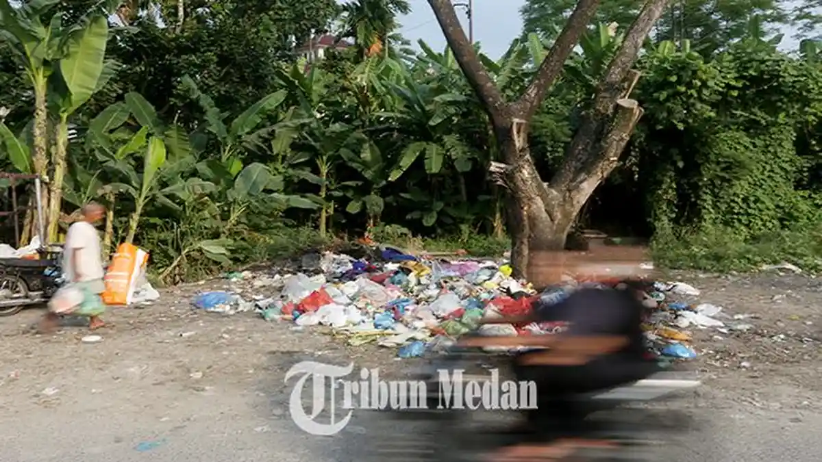 Berita Foto: INI Kata Kadis DLH, Heboh Retribusi Sampah Naik Berkali Lipat di Kota Medan - 28042024_RETRIBUSI-SAMPAH_ABDAN-SYAKURO-4.jpg