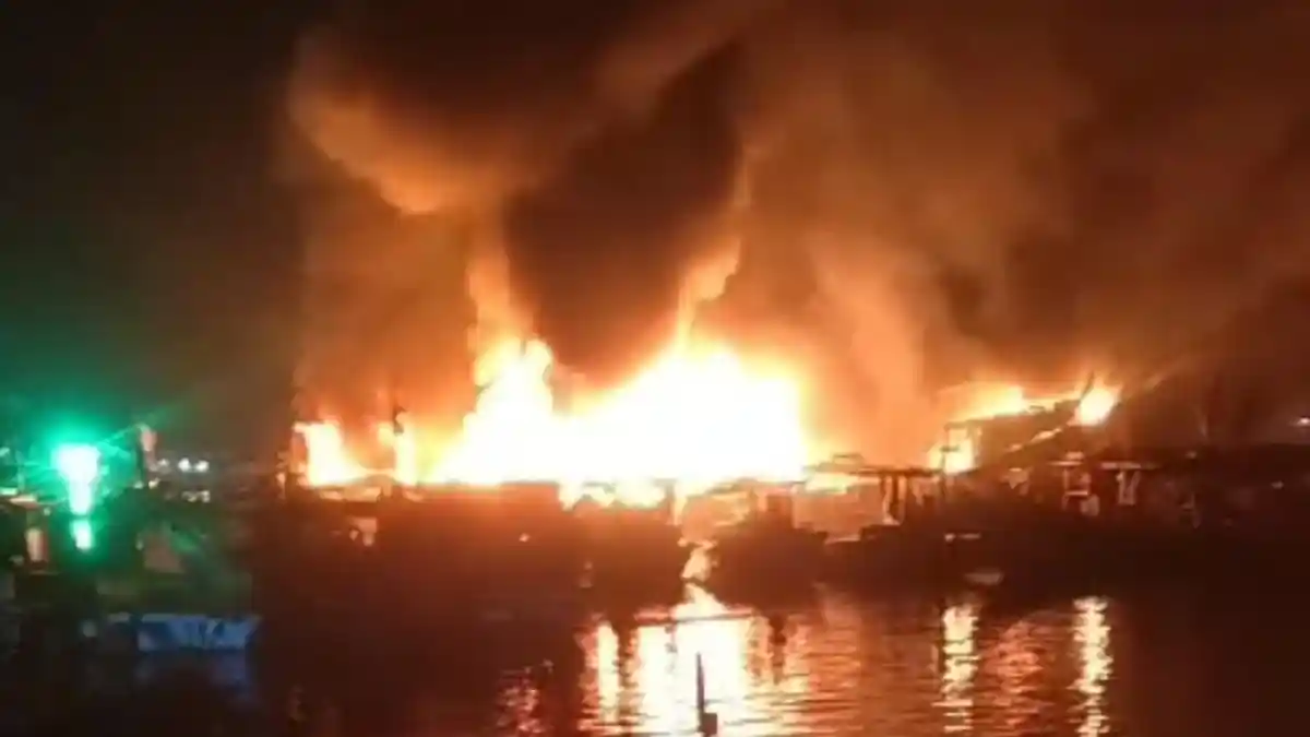Geger, Kebakaran di Pelabuhan Perikanan Samudera Cilacap, 4 Kapal Nelayan Hangus