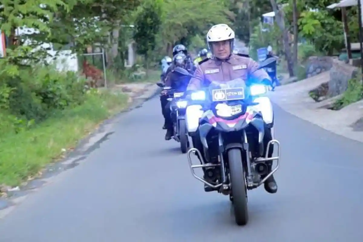 Lebaran Ketupat, Kapolda NTB Patroli Sambil Touring Pakai Moge Polisi dari Mataram Sampai Sembalun