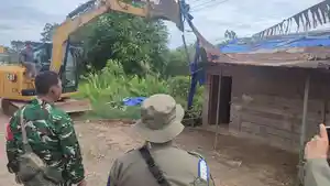 Operasi-atau-Razia-Warung-Remang-Remang-atau-warung-jalan-di-kawasan-Gambut.jpg