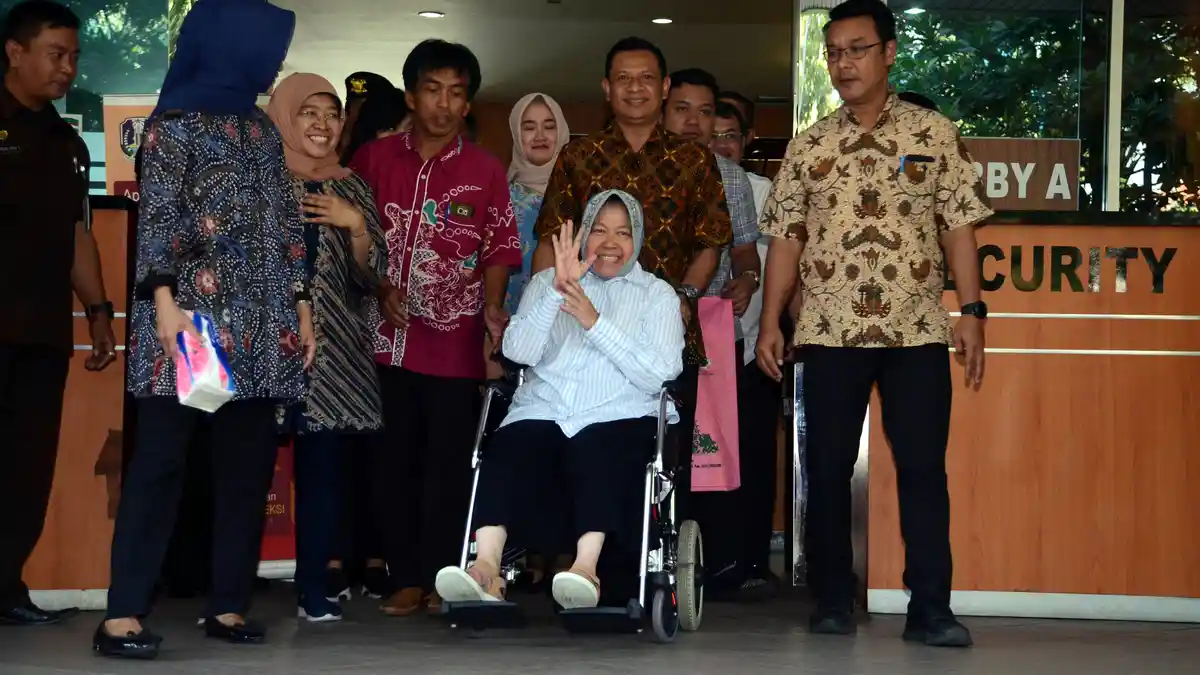 Setelah Keluar dari RSUD Dr Soetomo, Wali Kota Surabaya Tri Rismaharini Langsung Bekerja
