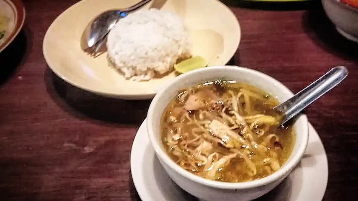 Menyeruput Hangat dan Gurihnya Soto Kudus Khas Warung Soto Bu Rini