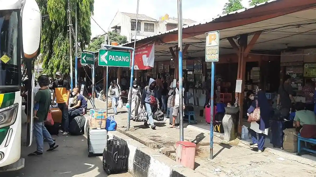 Memasuki Puncak Arus Balik, 1.496 Penumpang Tiba di Terminal Kalideres