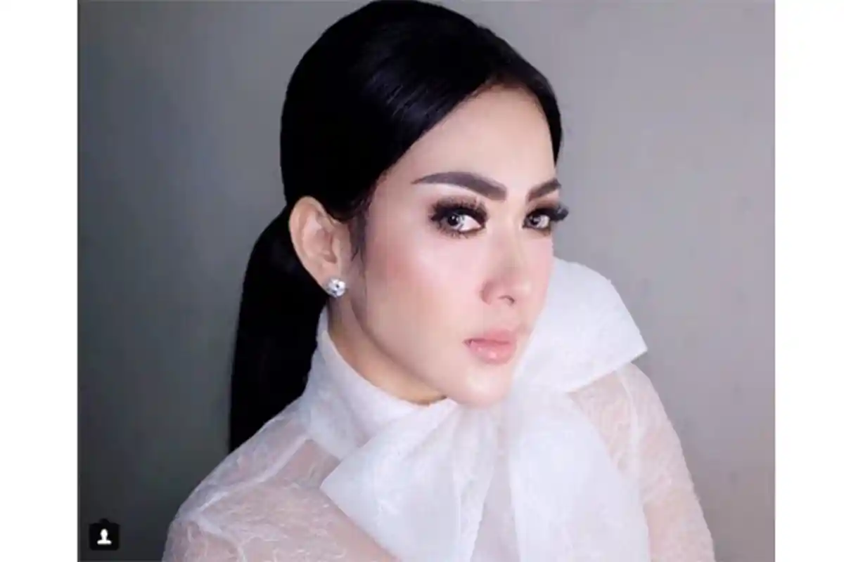 Cetar Membahana! Begini Potret Baju Lebaran Syahrini Yang Bak Gaun Pengantin & Super Syantik