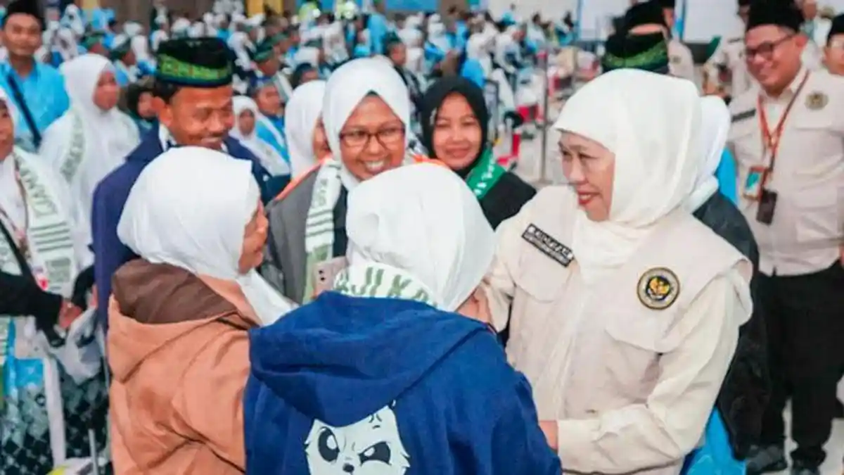 Gubernur Khofifah Lepas Kloter Pertama Haji dari Embarkasi Surabaya 2026, Ingatkan Soal Cuaca