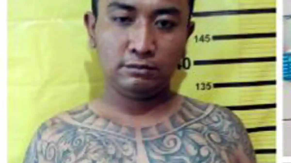 Pria Penuh Tato Tertidur di Minimarket Usai Merampas Tas Korbannya