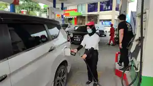 Suasana-SPBU-Mengisi-BBM-Non-Subsidi.jpg