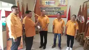 Ketua-DPD-partai-Hanura-NTT-Refafi-Gah-SHMPd-melantik-Ketua-DPC-partai-Hanura-Kabupaten-Ngada.jpg