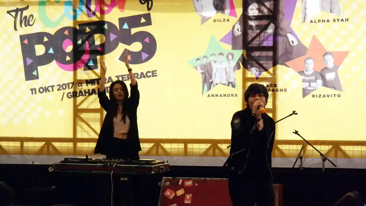 Tampil Live PA, Tapi The Black Champagne Ngga Mau Disebut Duo Elektronik