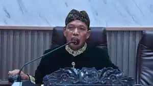 Wakil-Ketua-DPRD-Sumenep-Dulsiam-meminta-Pemkab-Sumenep-prioritaskan-infastruktur-jalan-di-kepulauan.jpg