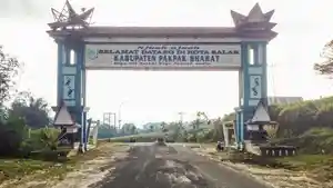 gapura-selamat-datang-kabupaten-pakpak-bharat.jpg