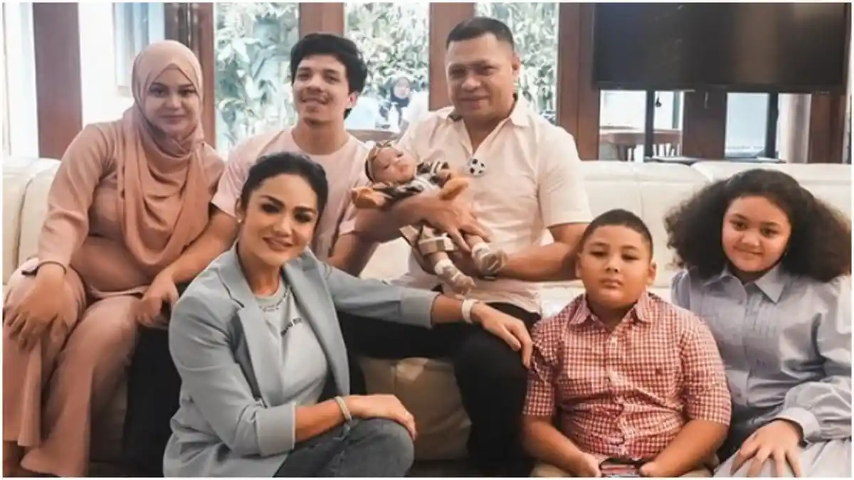 Raul Lemos Datang Berkunjung ke Rumah Atta Halilintar, Pertama Kali Lihat Baby Ameena