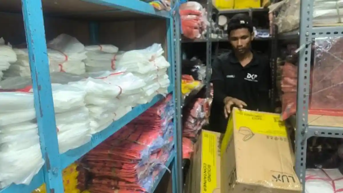 Dampak Konflik Israel-Amerika dan Iran, Harga Plastik Ikut Naik Emak-emak di Bali Pusing 