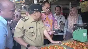 Pj-Gubernur-Bahtiar-dan-Danny-Pomanto-di-pasar-Toddopuli.jpg