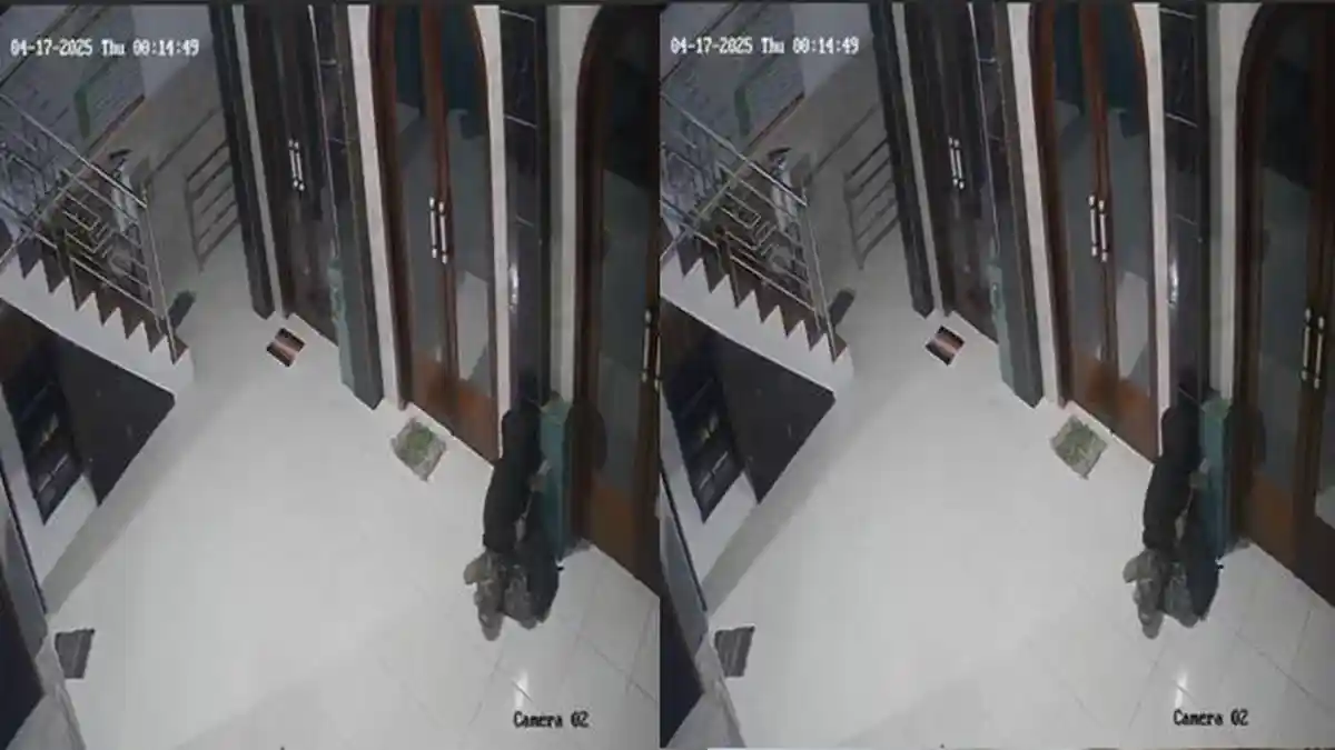 Terekam CCTV, Maling Bobol Kotak Amal di Masjid Mojoagung Jombang