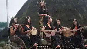 Tiara-Peto-membvawakan-lagu-Songe-Manggarai.jpg