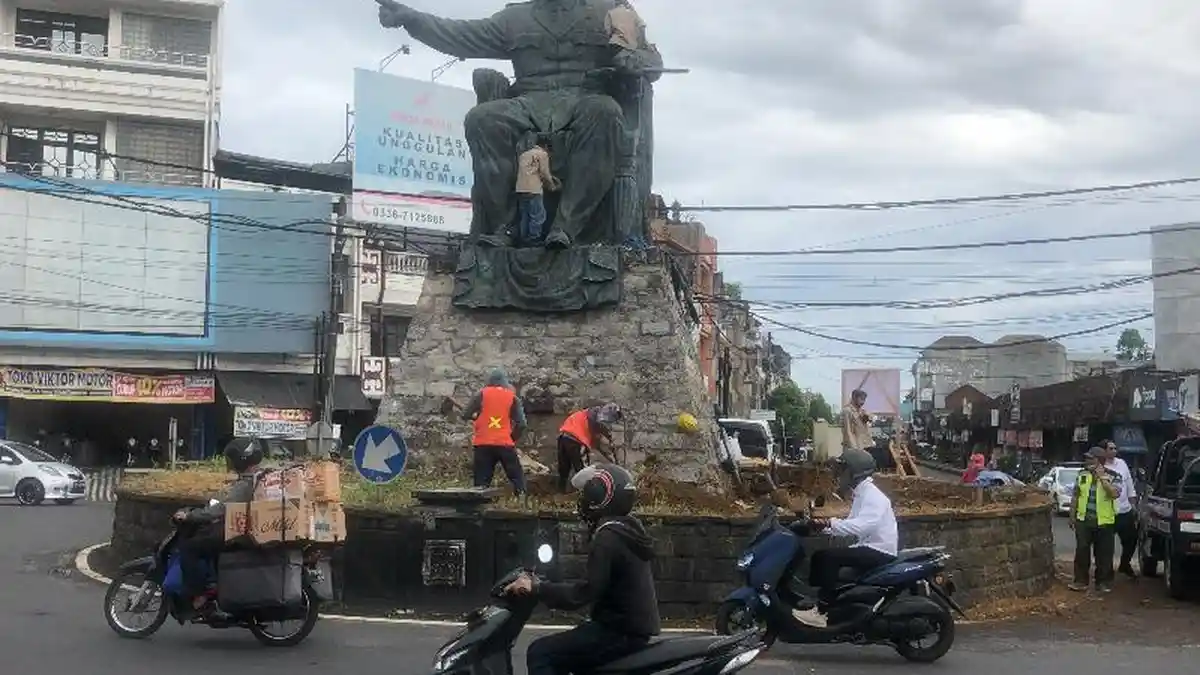 Patung Bung Karno Dipindah Malam Hari, Truk Terbuka Angkut Bobot Sekitar 4,5 Ton