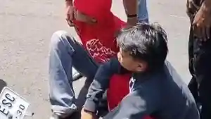 BAWA-SAJAM-Anak-muda-yang-diduga-pelajar-diamankan-petugasS.jpg