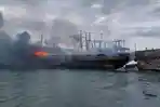 Dua Kapal Ikan Terbakar saat Sandar di Pelabuhan Perikanan Masami Banyuwangi 