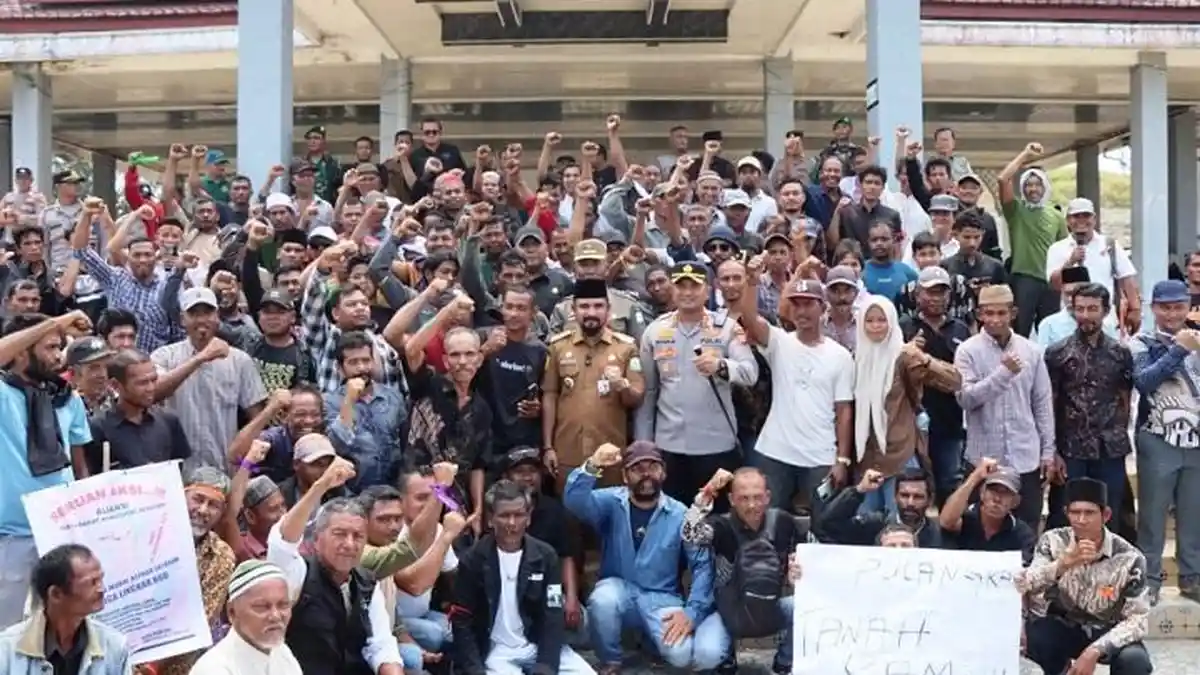 Temui Pendemo, Bupati Al-Farlaky Ancam Pecat ASN Menjadi Mafia Tanah