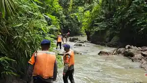 Proses-pencarian-hari-kedua-terhadap-korban-ibu-dan-anak-yang-terseret-arus-89.jpg
