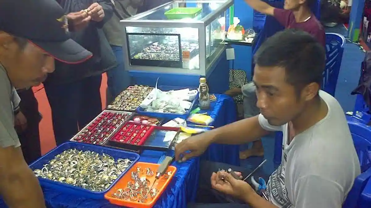 Omset Pameran Akik Mencapai Rp 650 Juta
