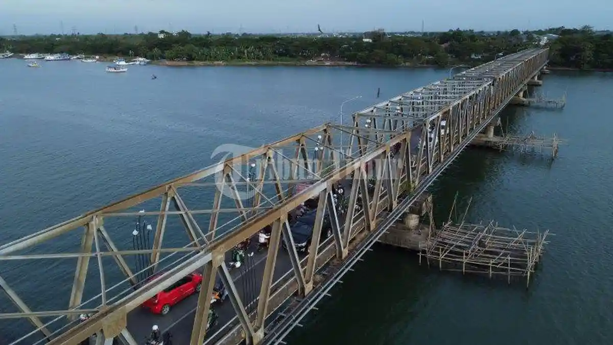 Makassar Terkepung Macet, Jembatan Barombong Menunggu Kembaran