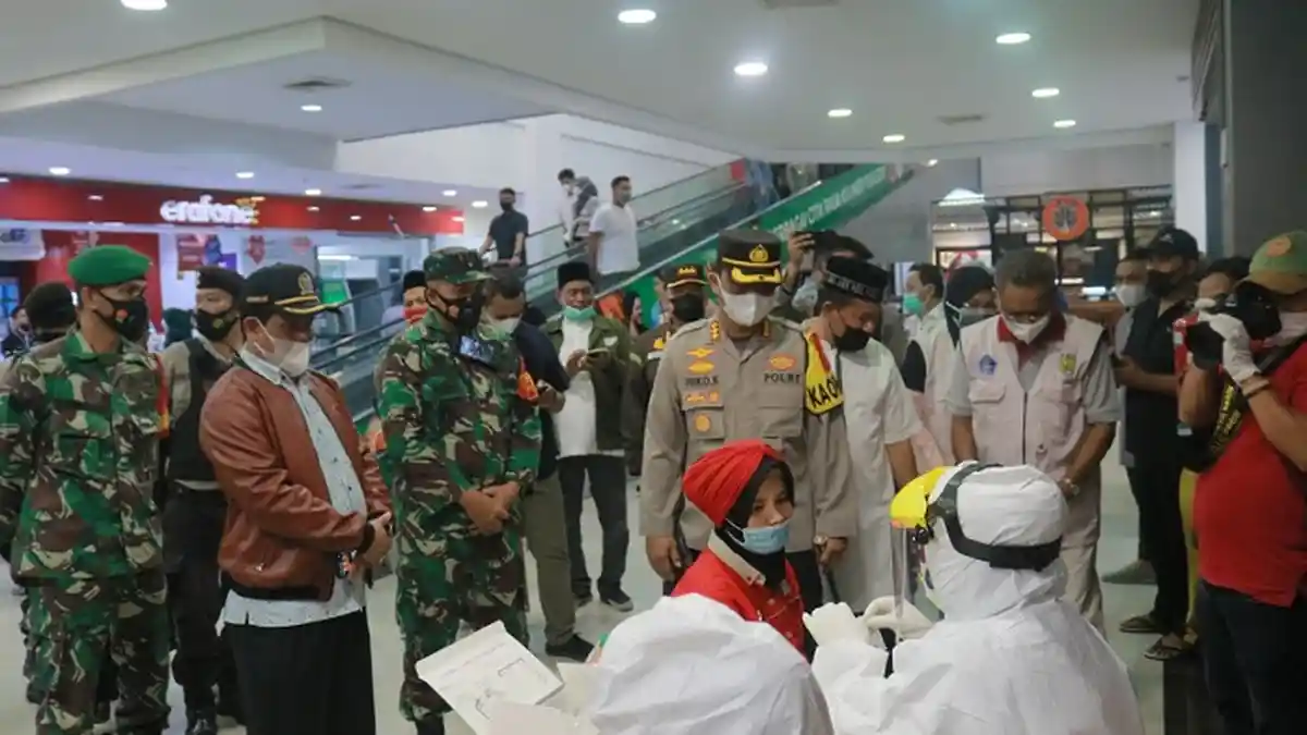 Pengunjung Suzuya Mall dan Warkop Diswab Antigen, Satu Orang Reaktif Covid-19, Begini Penanganannya
