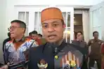 Gubernur-Sulawesi-Selatan-Andi-Sudirman-Sulaiman-bicara-soal-armada-Teman-Bus.jpg