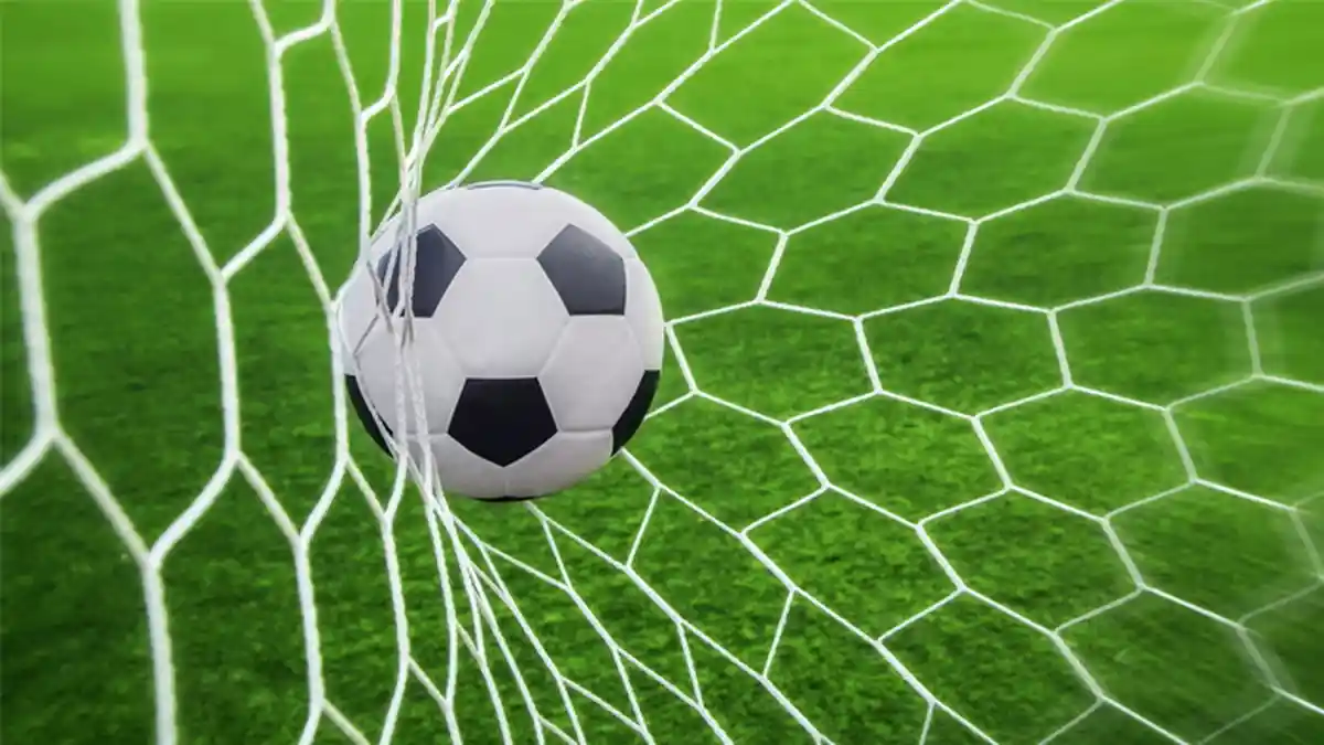 Lengkap! Kunci Jawaban Sebutkan Macam-macam Gerak Dasar Permainan Sepak Bola, Salah Satunya Mengoper