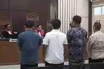 Empat-terdakwa-kasus-korupsi-di-Lingga-bebas.jpg