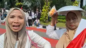 Demo-dukung-mbg-dikasih-uang-100-ribu-dan-wajan.jpg