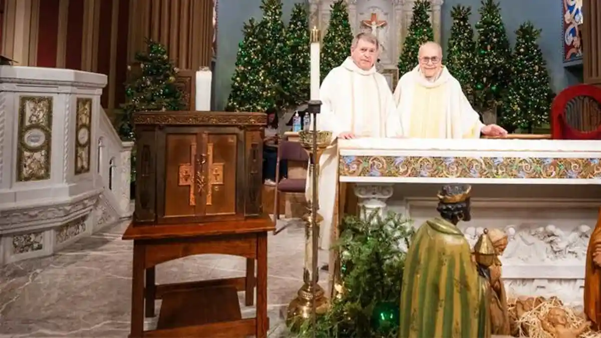 Tabernakel Diselamatkan dari Gereja yang Hancur Akibat Kebakaran Hutan di Los Angeles