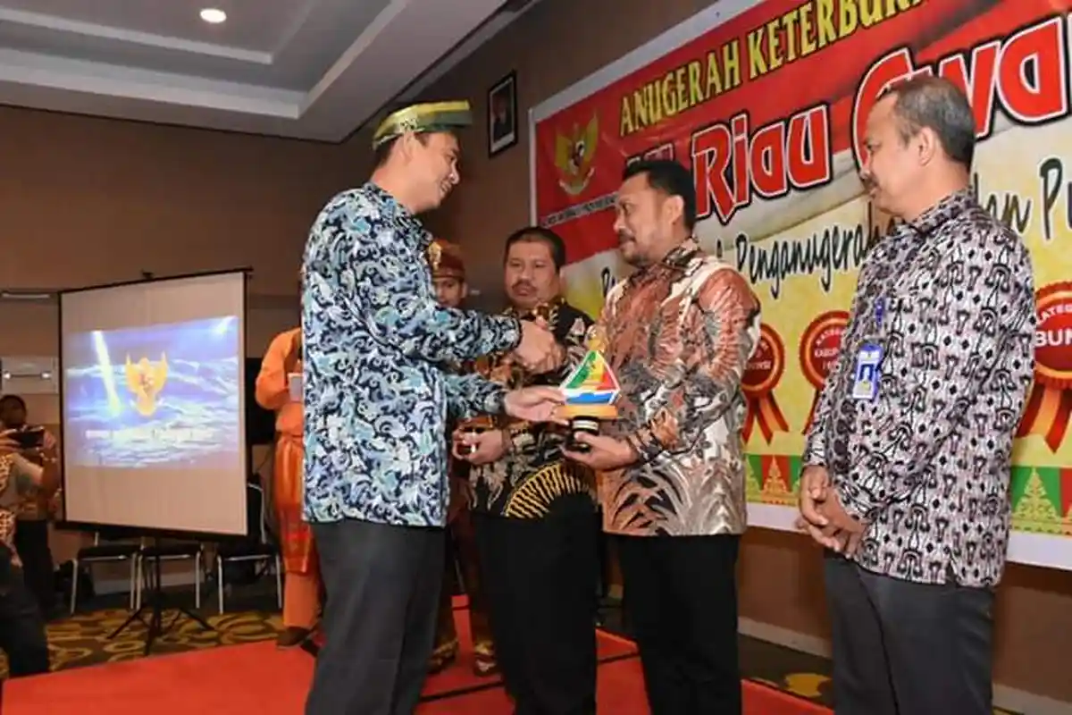 Kabupaten Kampar Raih Penghargaan Terbaik ke Dua Ajang Komisi Informasi