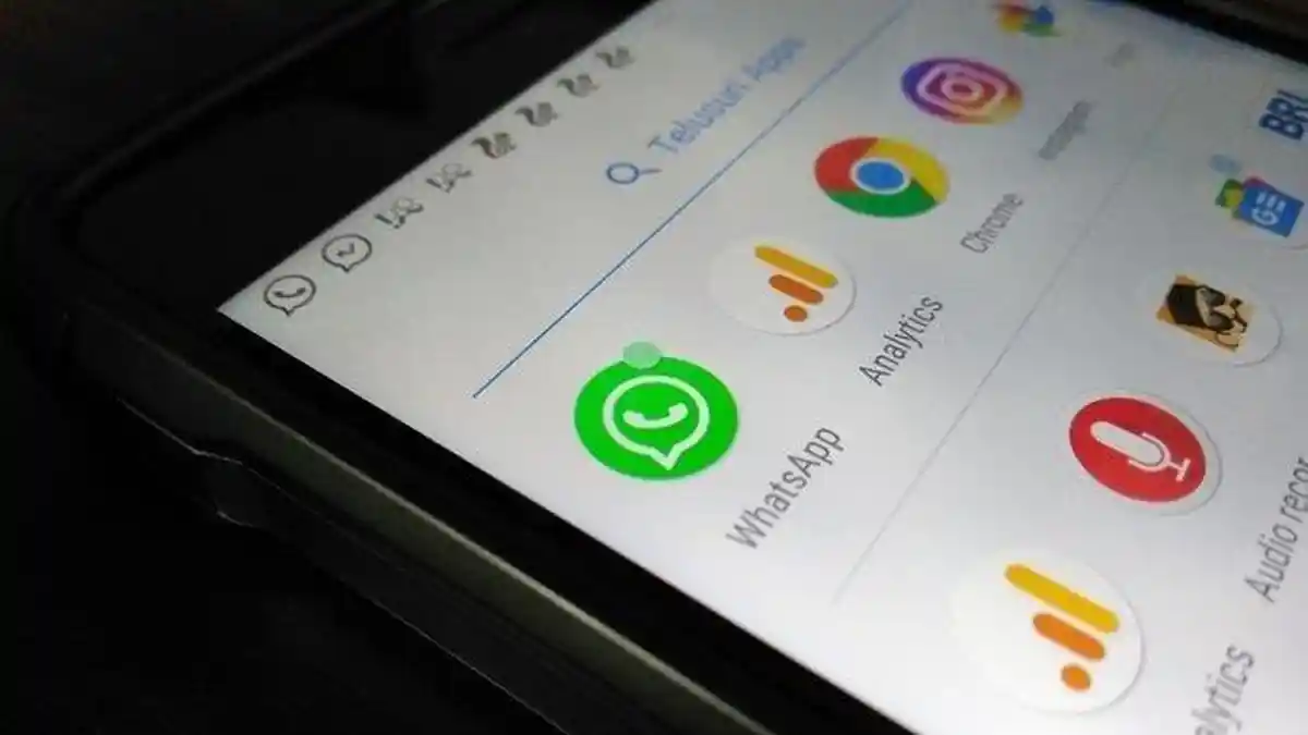 Voice Note WhatsApp 20 Menit Diduga Milik Anggota FPI Viral, Terdengar 'Ada yang Tertembak'