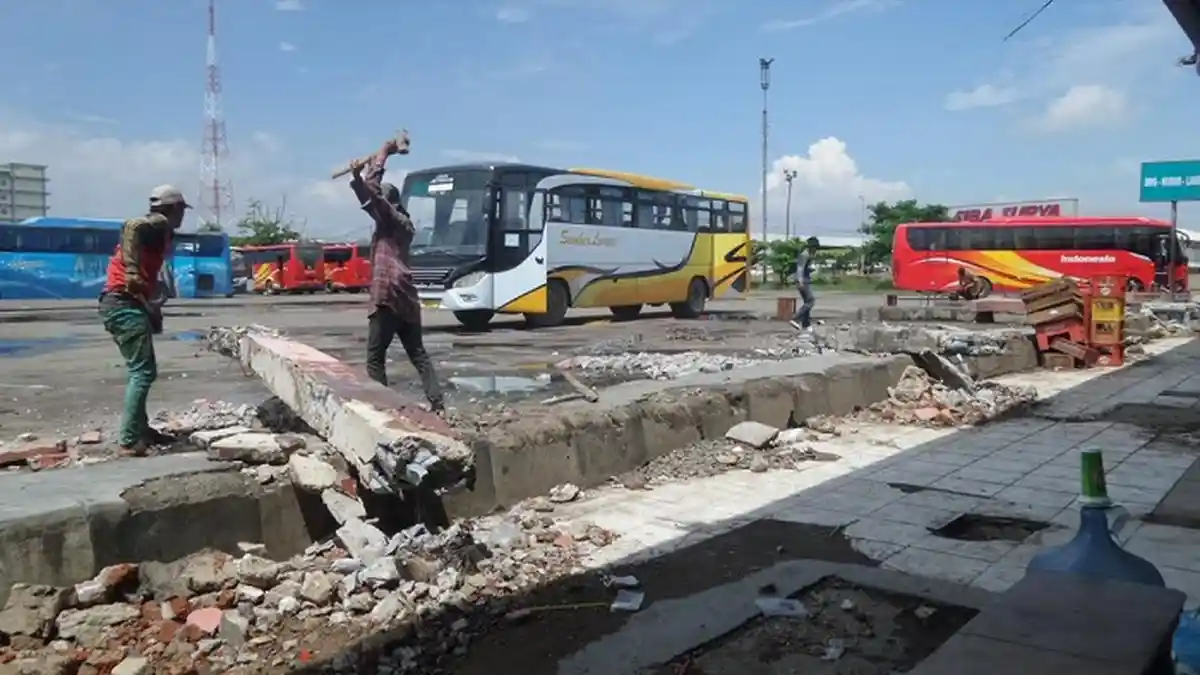 Bus dan Pedagang Masih Enggan Tinggalkan Eks Terminal Terboyo, Ambar Sebut jadi Terminal Bayangan