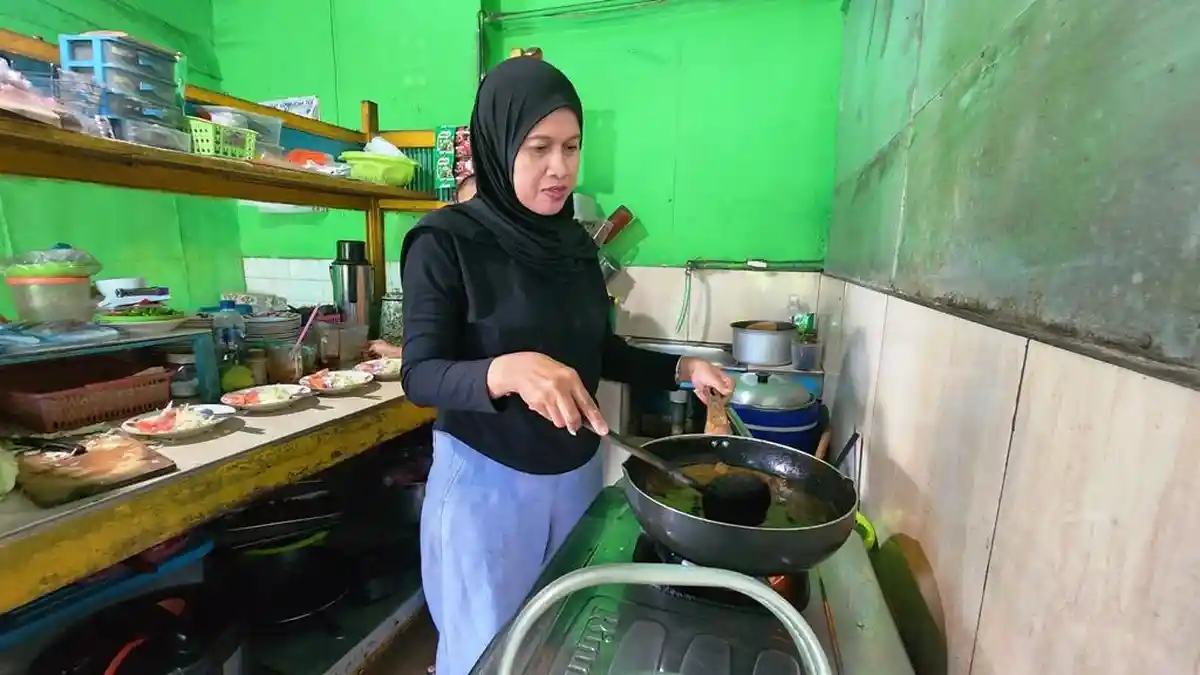 Kisah Hijrah Warung Tongseng Mbah Sis: Dari 'Sengsu' ke Daging Ayam dan Sapi demi Ketenangan - Tribunjogja.com