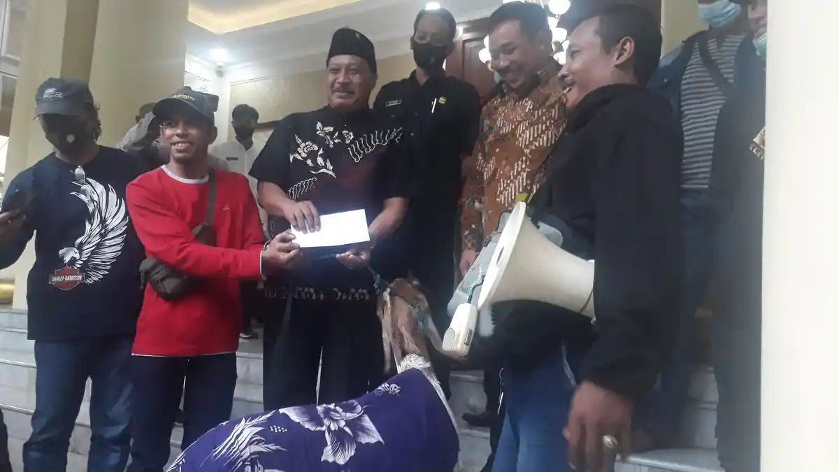 Buntut Hadiri Pernikahan Pria dengan Domba, Nasib Anggota DPRD Gresik di Ujung Tanduk: Tunggu Surat