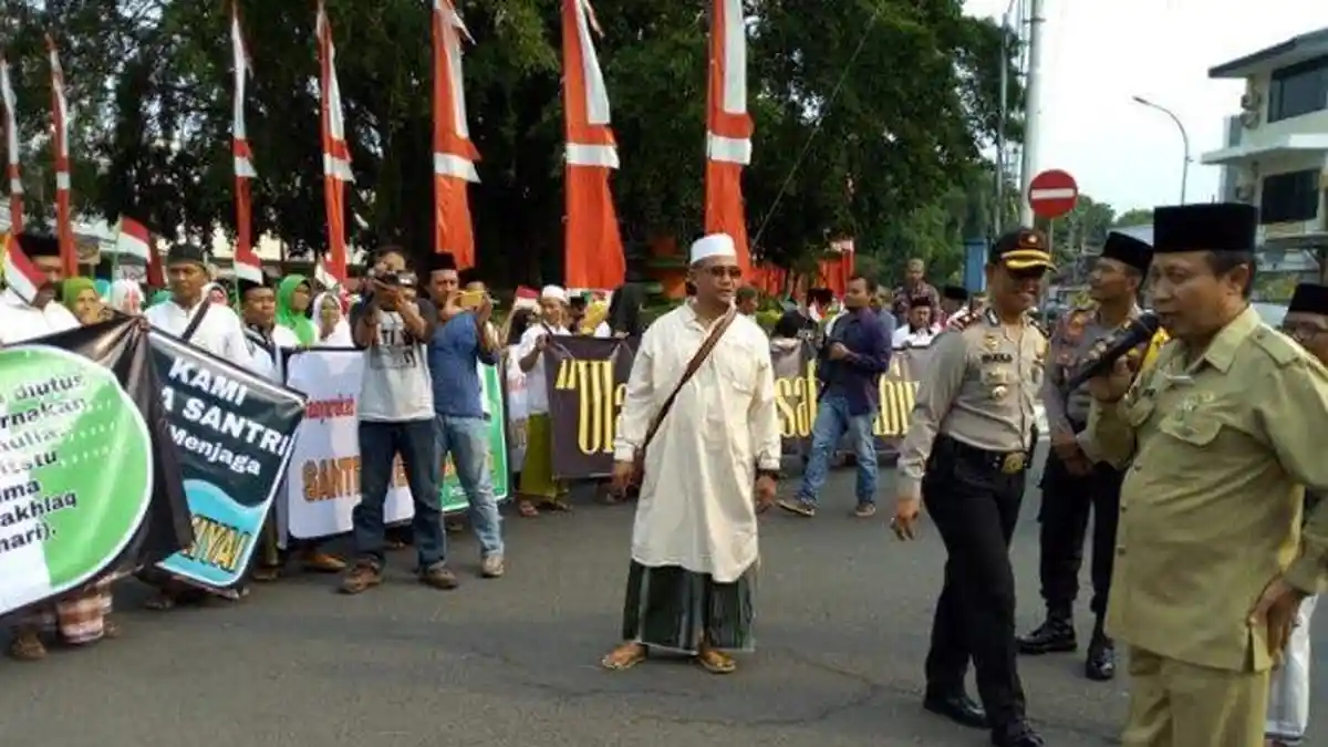 Sandiaga Uno Didemo karena Langkahi Makam Pendiri NU, Tim Prabowo-Sandi Sebut Ada Politisasi