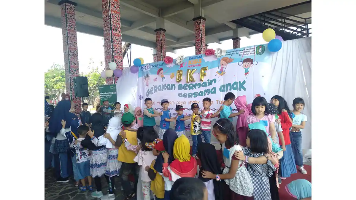 Ibu Profesional Kalbar Gelar '30 Menit Main Sama Anak, Siapa Takut'