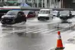 Genangan Air Hujan Selimuti Jalan Didepan Gedung Sarinah