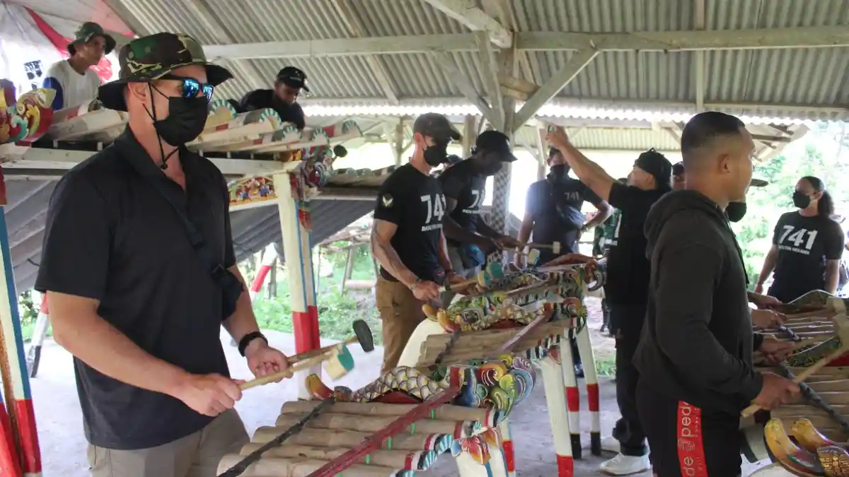Warga Ajari Tentara Elit Amerika Main Jegog di Jembrana, Amin: Harapannya Ini Dapat Menjadi Kenangan