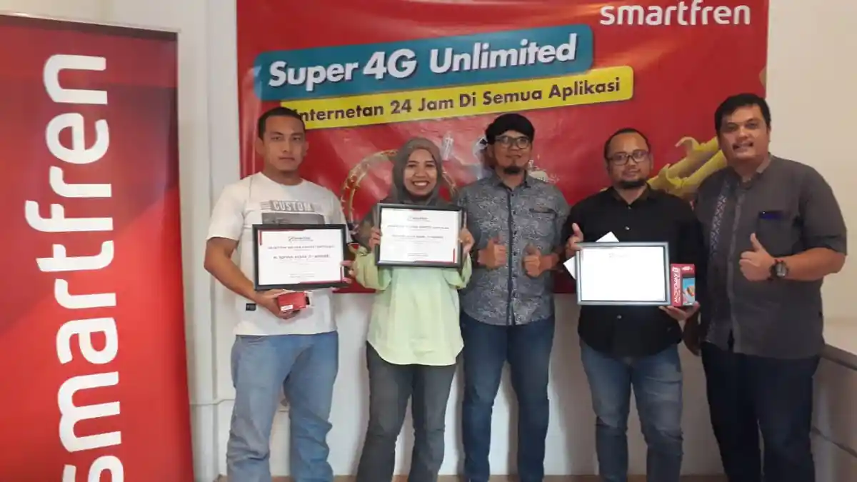 Smartfren Serahkan Hadiah Lomba Tulis dan Maksimalkan Kualitas Jaringan di Sejumlah Objek Wisata