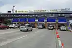 Antrean-kendaraan-di-Gerbang-Tol-Cikampek-Utama-Jalan-Tol-Jakarta-Cikampek.jpg