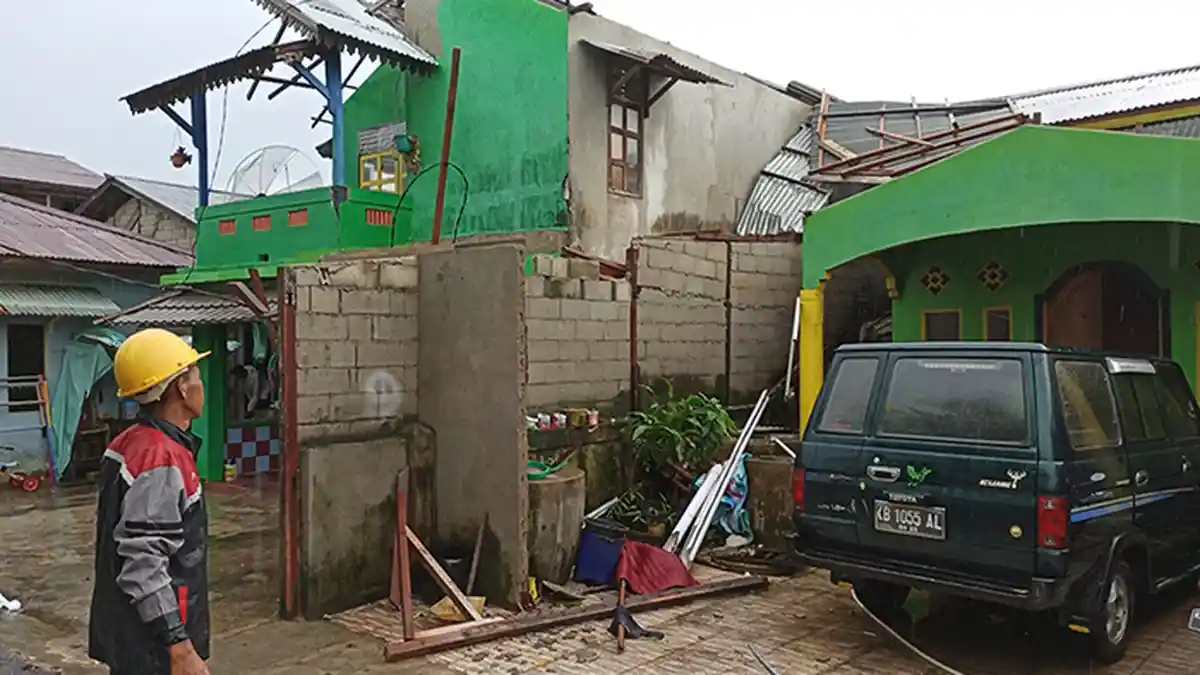 Pemkot Singkawang Bantu Perbaiki Rumah Korban Puting Beliung