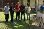 IKASA-Aceh-Barat-Salurkan-8-Hewan-Kurban-ke-Gampong-Gampong-di-Kecamatan-Samatiga.jpg
