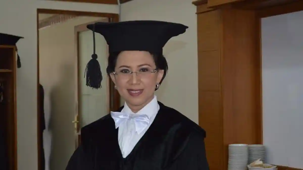 Sosok Ova Emilia, Rektor Perempuan Kedua di UGM Periode 2022-2027, Punya Jasa dalam Program KB