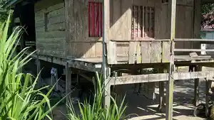 Kondisi-rumah-milik-warga-di-Pasangkayu-terancam-ambruk.jpg